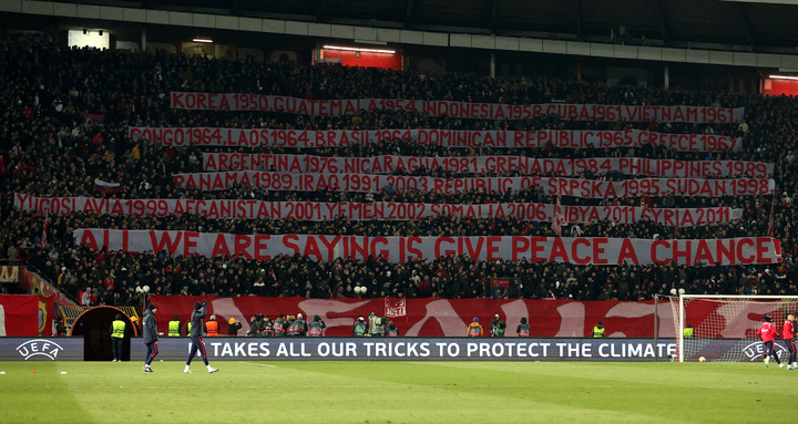  曼联球迷抗议管理层决策  