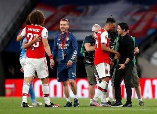  布伦特福德黑马狂奔，农场主客场逼平热刺  